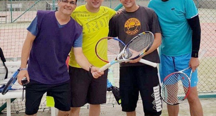 tenis turnaj čtyřher.jpg